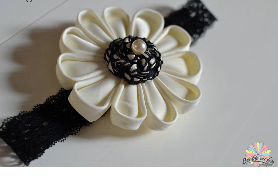 Ivory Black Flower